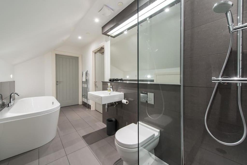 Cool Urban Apartment With Stunning Castle Views Edinburgh Luaran gambar
