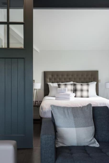 Cool Urban Apartment With Stunning Castle Views Edinburgh Luaran gambar